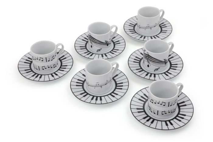 Hermia Juego de Tazas de Café y Platillos de Porcelana Blanco y Negro (12 piezas) Hermia Juego de Tazas de Café y Platillos de Porcelana Blanco y Negro (12 piezas)